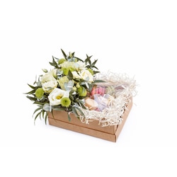 Ziedu kastīte, ar cepumiem