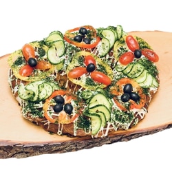 Kliņģeris, sāļais, svētku ar tunča pild., dekorēts ar dārzeņiem, Iļģuciema, 1.5kg