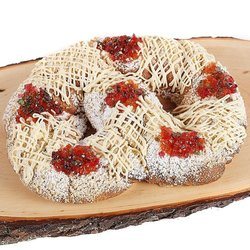 Kliņģeris, saldais, ar biezpienu un marmelādi, dekorēts ar drumstalām un marmelādi, Iļģuciema, 1.5kg