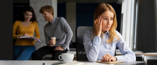 Aptauja: trešā daļa strādājošo nejūtas emocionāli un fiziski labi savā darba vietā